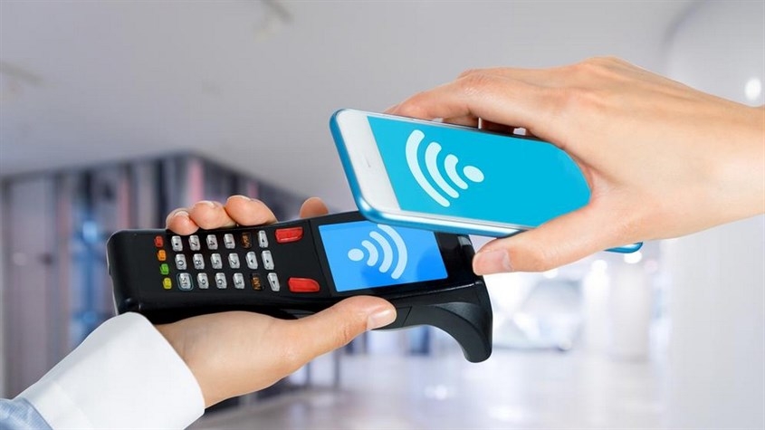 NFC cho phép truyền dữ liệu giữa các thiết bị cách nhau chỉ trong khoảng cách rất gần NFC cho phép truyền dữ liệu giữa các thiết bị cách nhau chỉ trong khoảng cách rất gần